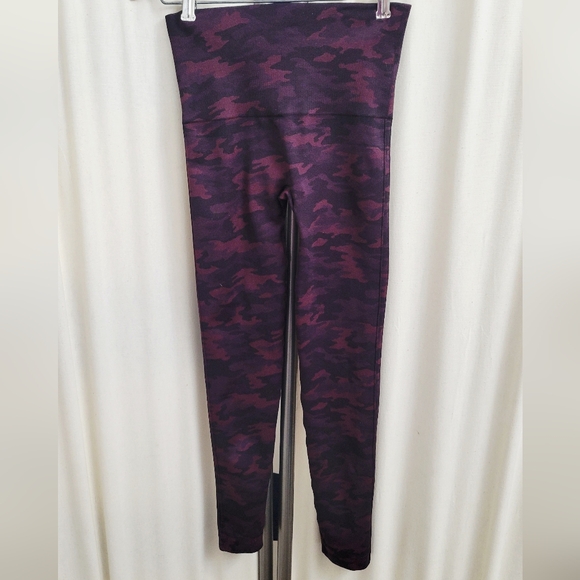 Spanx Purple & Black Camouflage Leggings | Size Medium – Sculpting Activewear - Picture 2 of 4